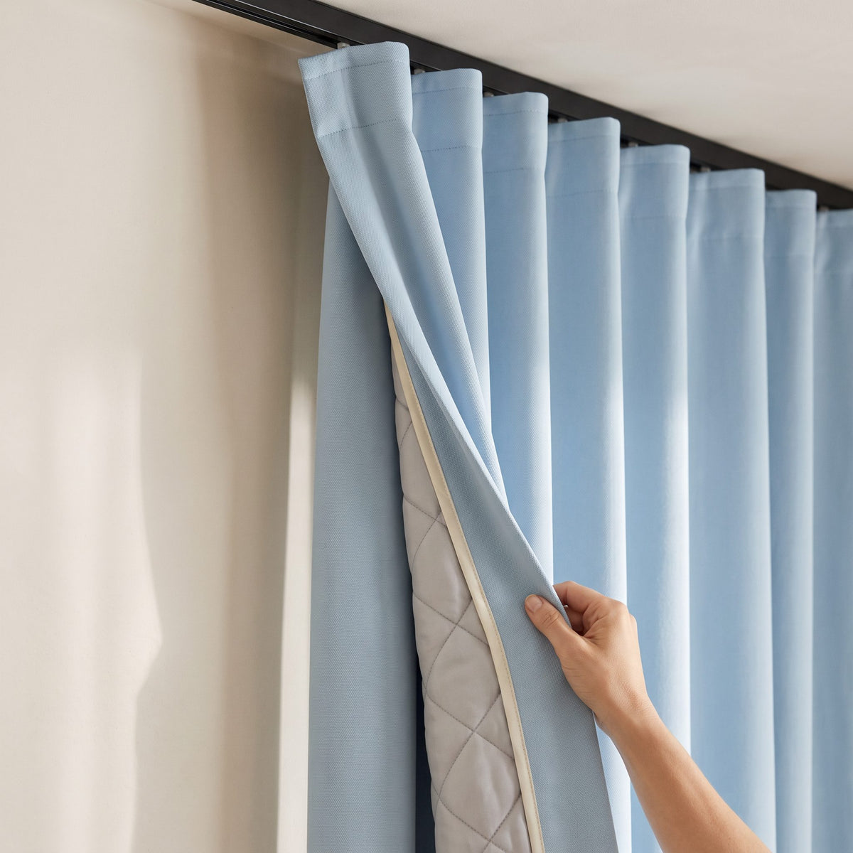 Rideau Occultant Thermique et Phonique Bleu pastel – gros plan sur la matière et la doublure