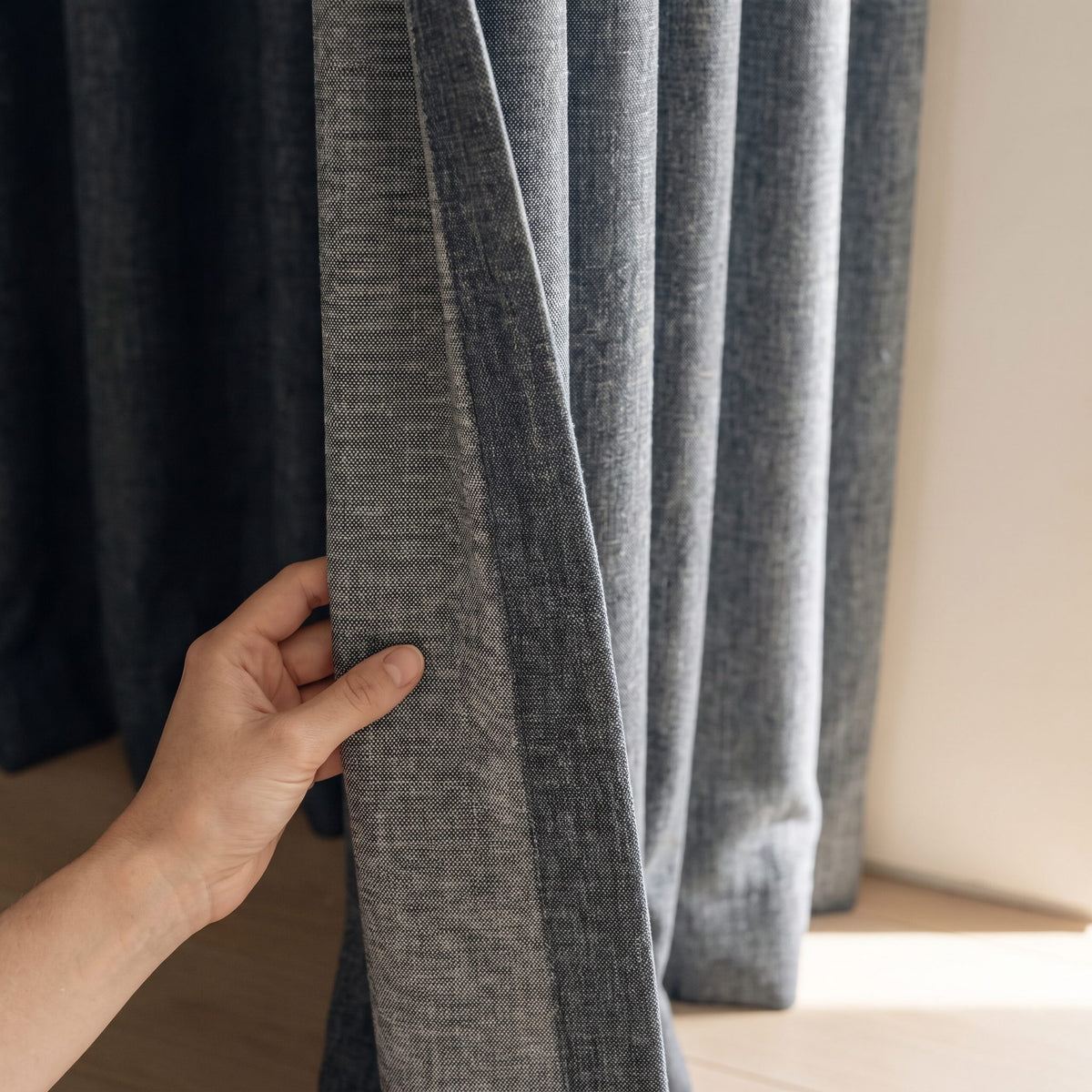 Rideau Occultant Monocouche Chiné Gris Anthracite – gros plan sur la matière